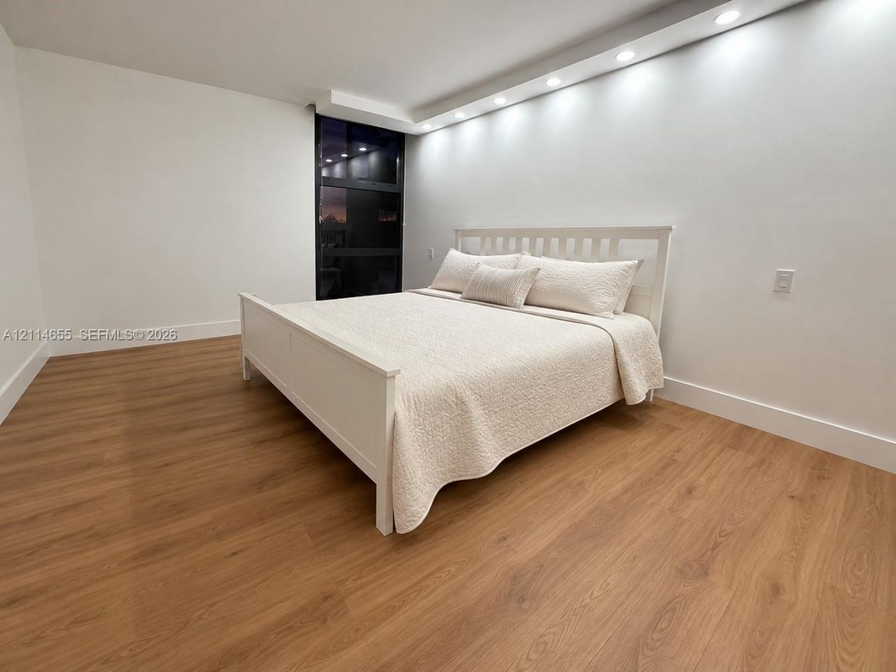 3301 N Country Club Dr , Unit 507, Aventura, FL 33180 Photo