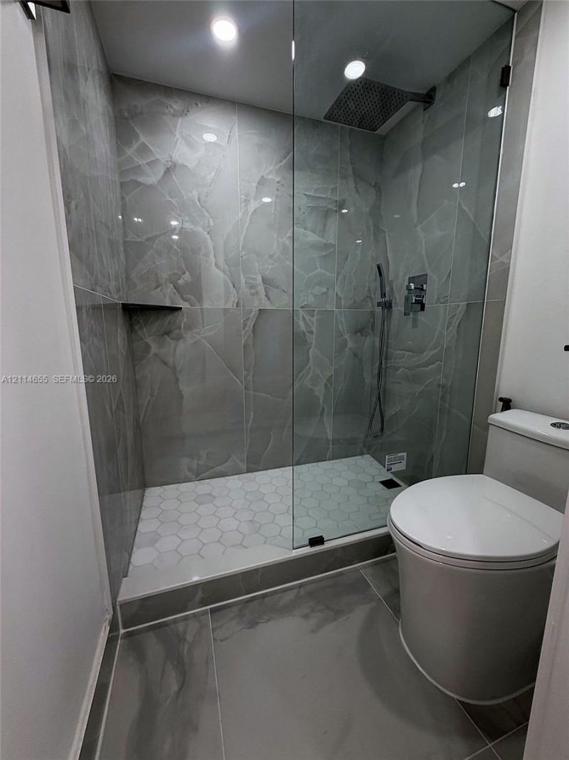 3301 N Country Club Dr , Unit 507, Aventura, FL 33180 Photo