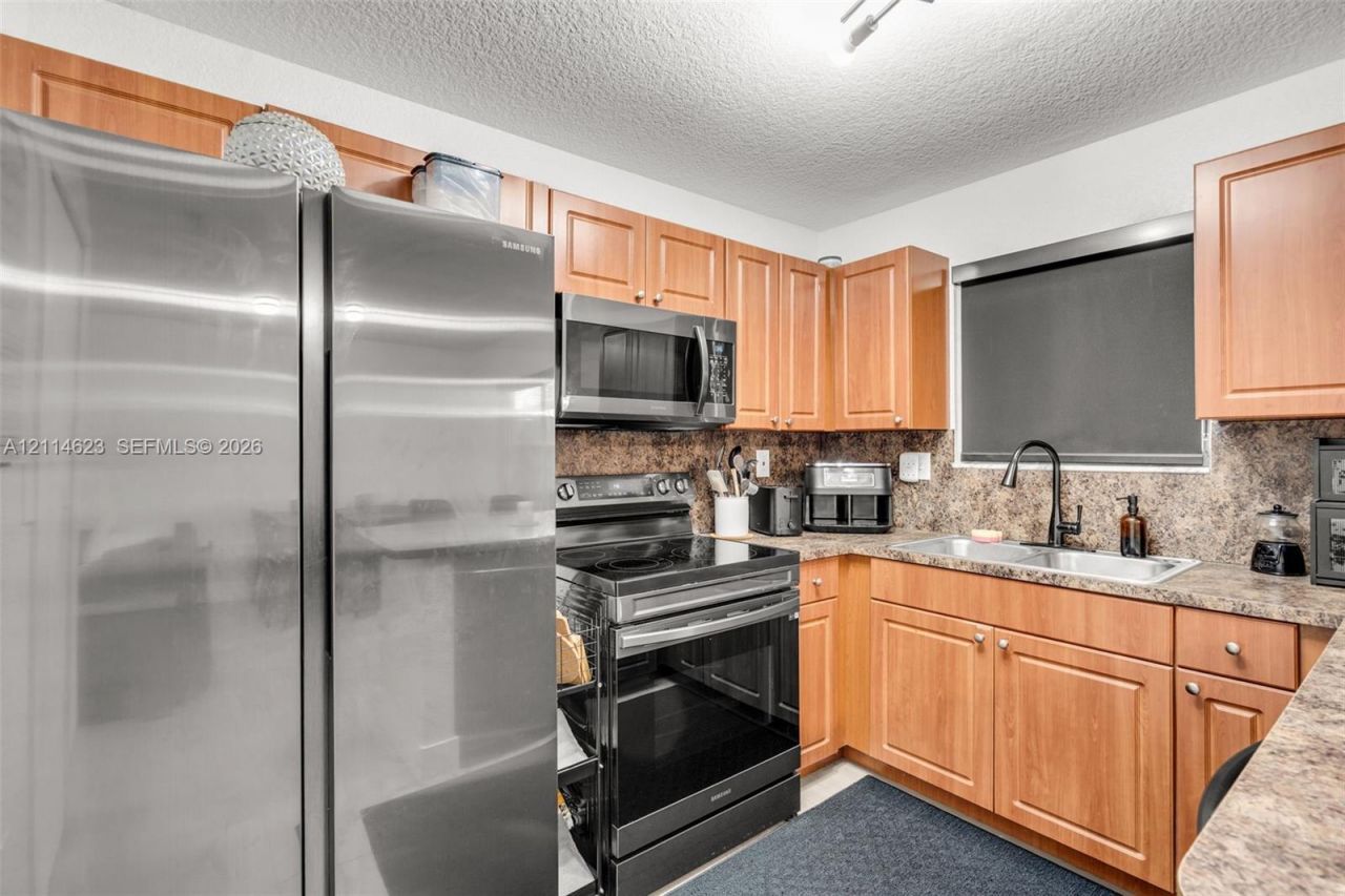 11486 NW 94th Pl , Unit 2, Hialeah Gardens, FL 33018 Photo