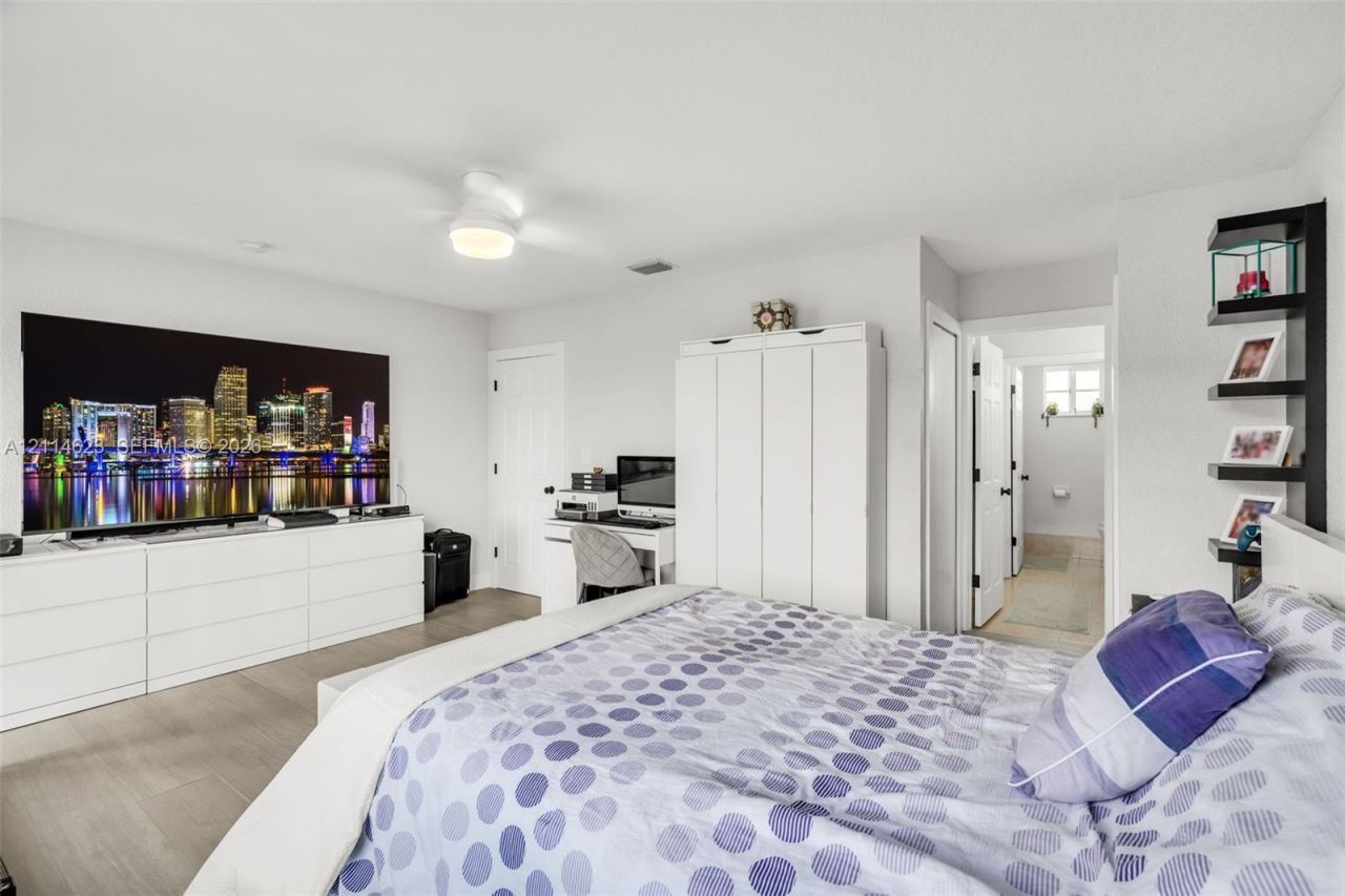11486 NW 94th Pl , Unit 2, Hialeah Gardens, FL 33018 Photo
