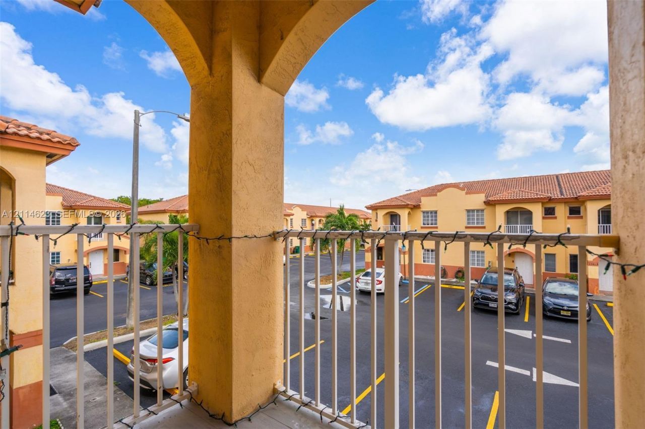 11486 NW 94th Pl , Unit 2, Hialeah Gardens, FL 33018 Photo
