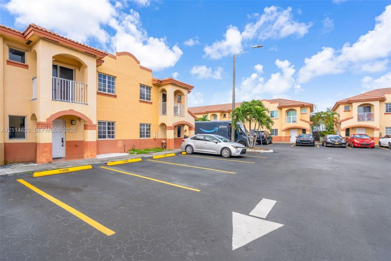 11486 NW 94th Pl , Unit 2, Hialeah Gardens, FL 33018 Photo