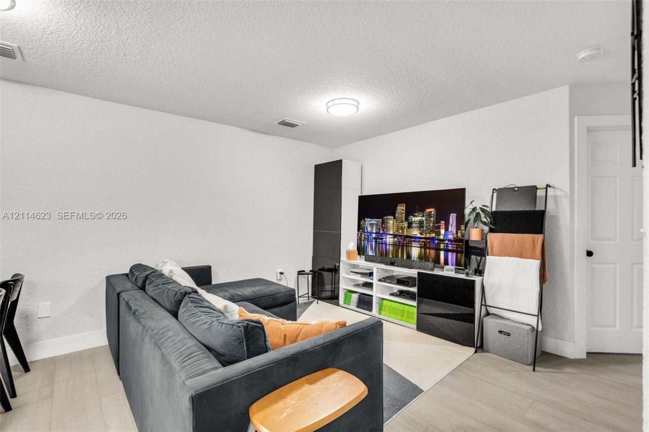 11486 NW 94th Pl , Unit 2, Hialeah Gardens, FL 33018 Photo