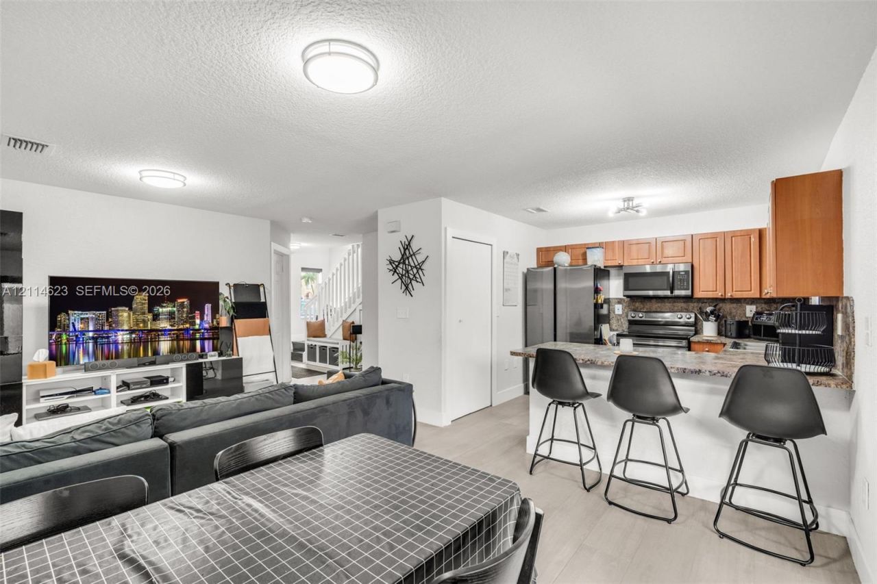 11486 NW 94th Pl , Unit 2, Hialeah Gardens, FL 33018 Photo