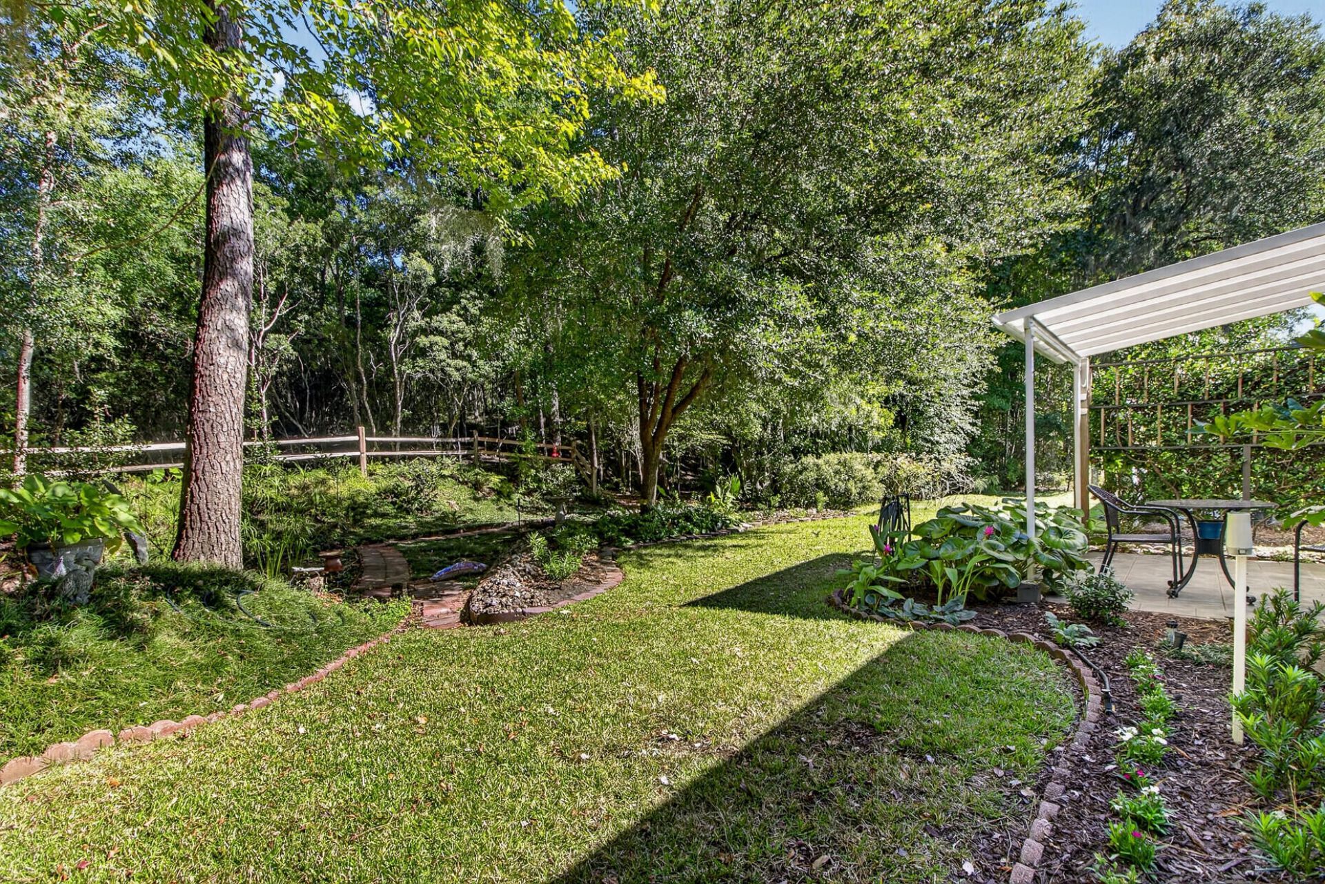 193 Larissa Drive Photo 32