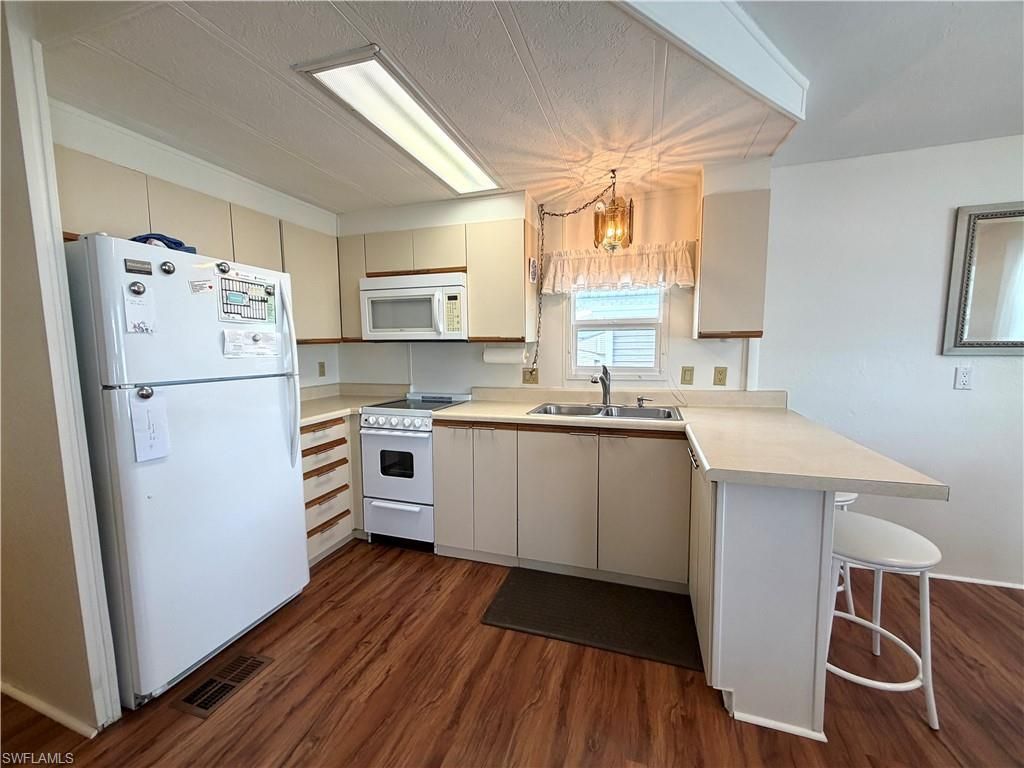 4701 Pilgrims Way W, Estero, FL 33928 Photo