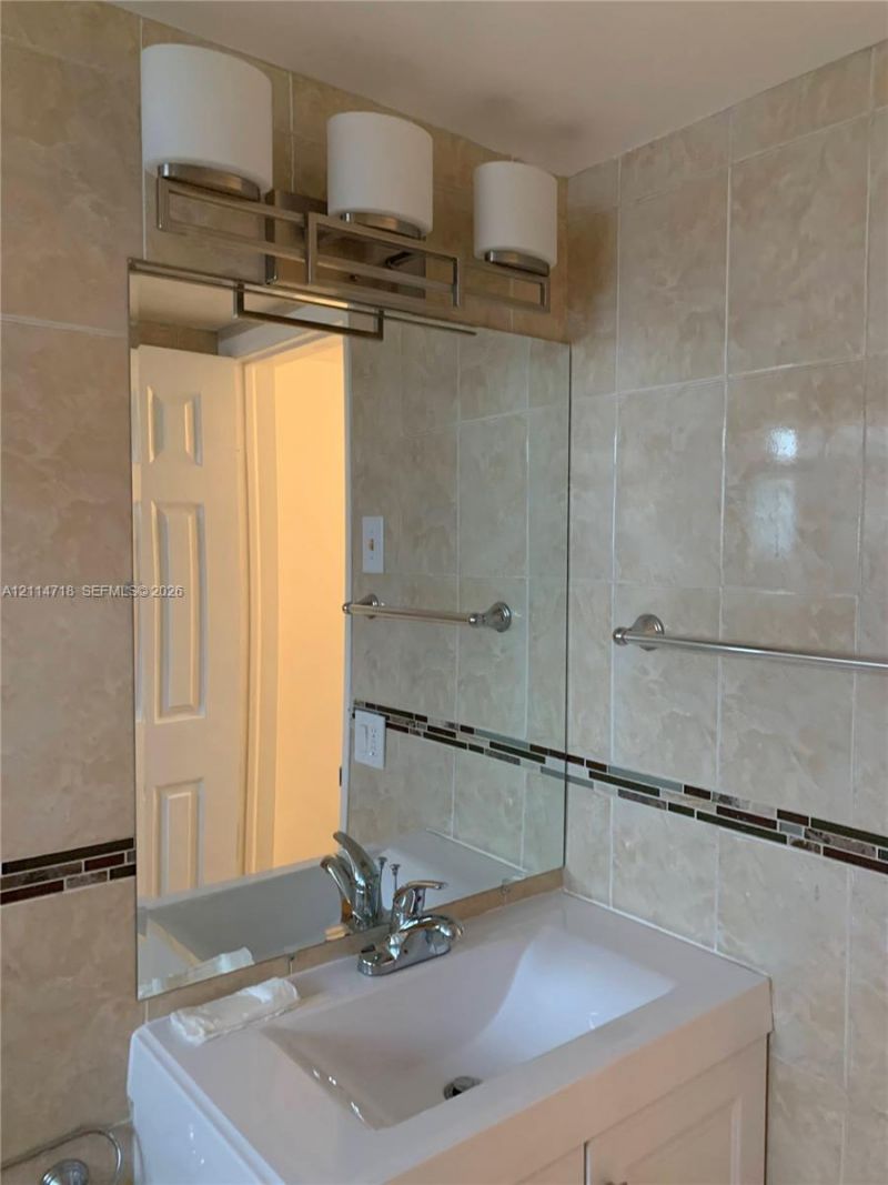 180 NE 12th Ave , Unit 14D, Hallandale Beach, FL 33009 Photo