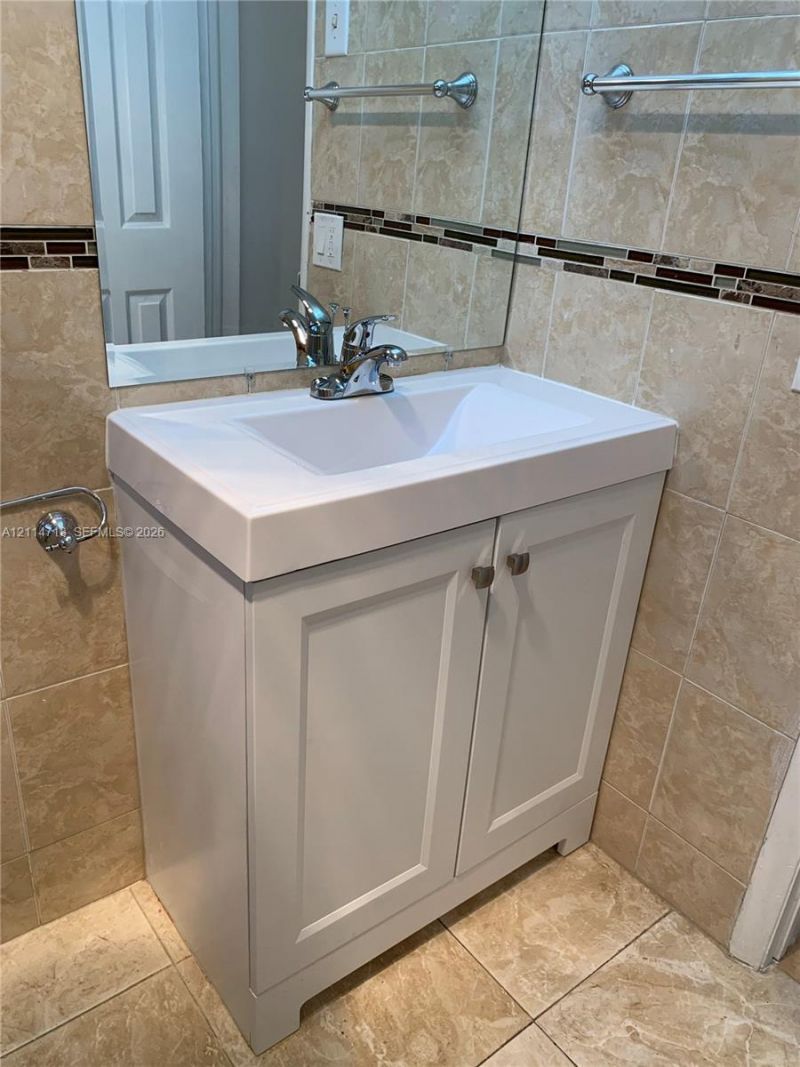 180 NE 12th Ave , Unit 14D, Hallandale Beach, FL 33009 Photo