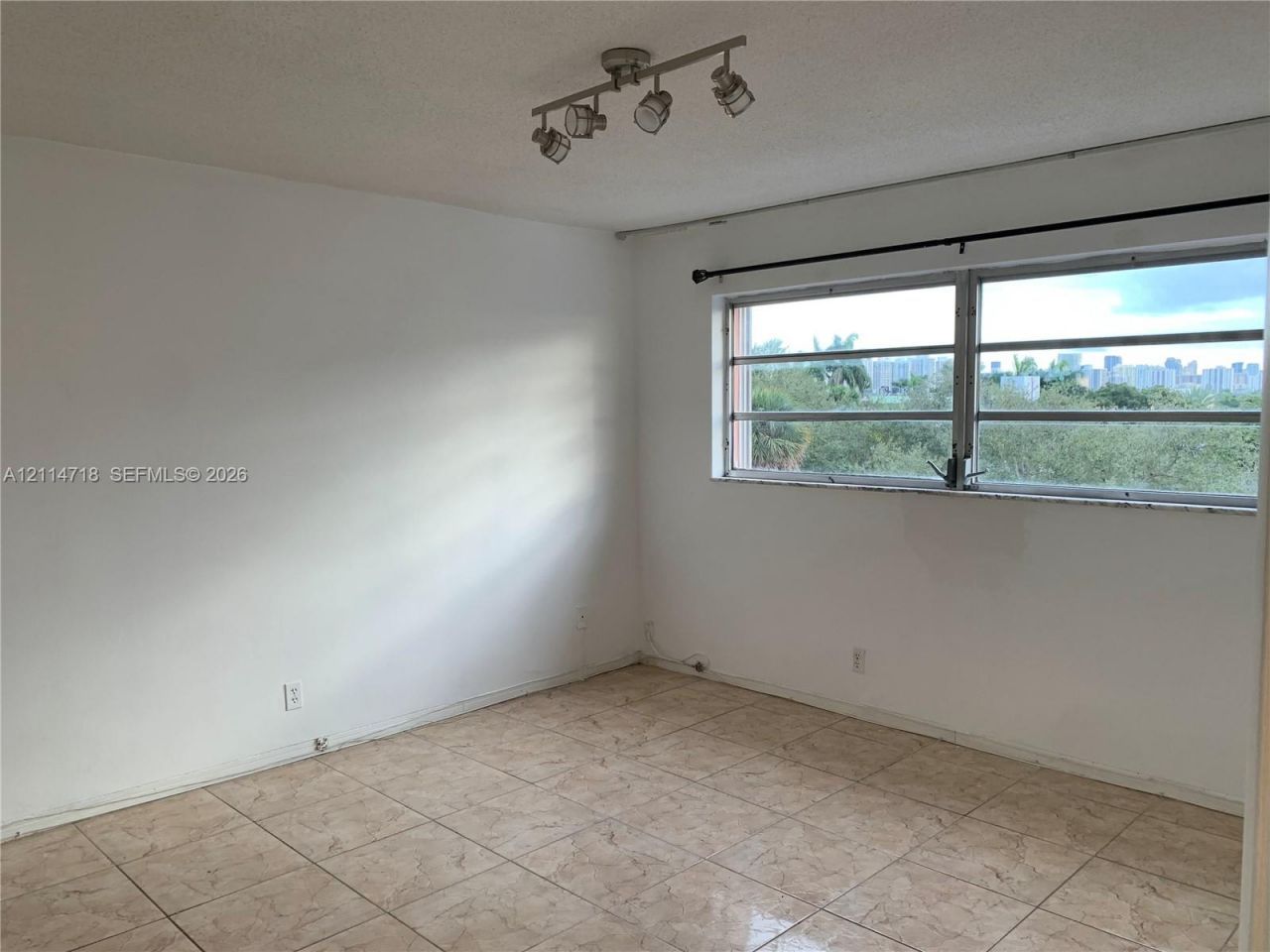 180 NE 12th Ave , Unit 14D, Hallandale Beach, FL 33009 Photo