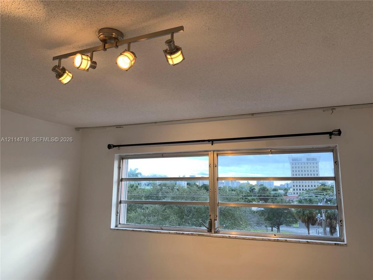 180 NE 12th Ave , Unit 14D, Hallandale Beach, FL 33009 Photo