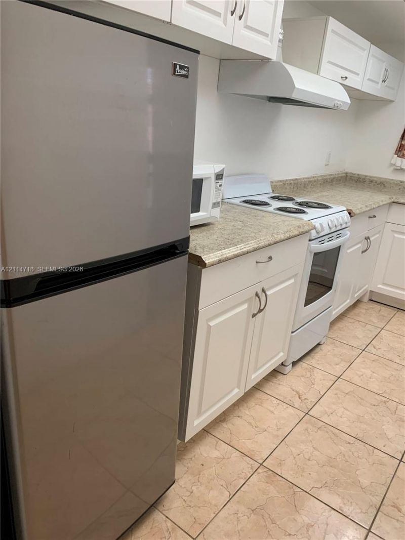 180 NE 12th Ave , Unit 14D, Hallandale Beach, FL 33009 Photo