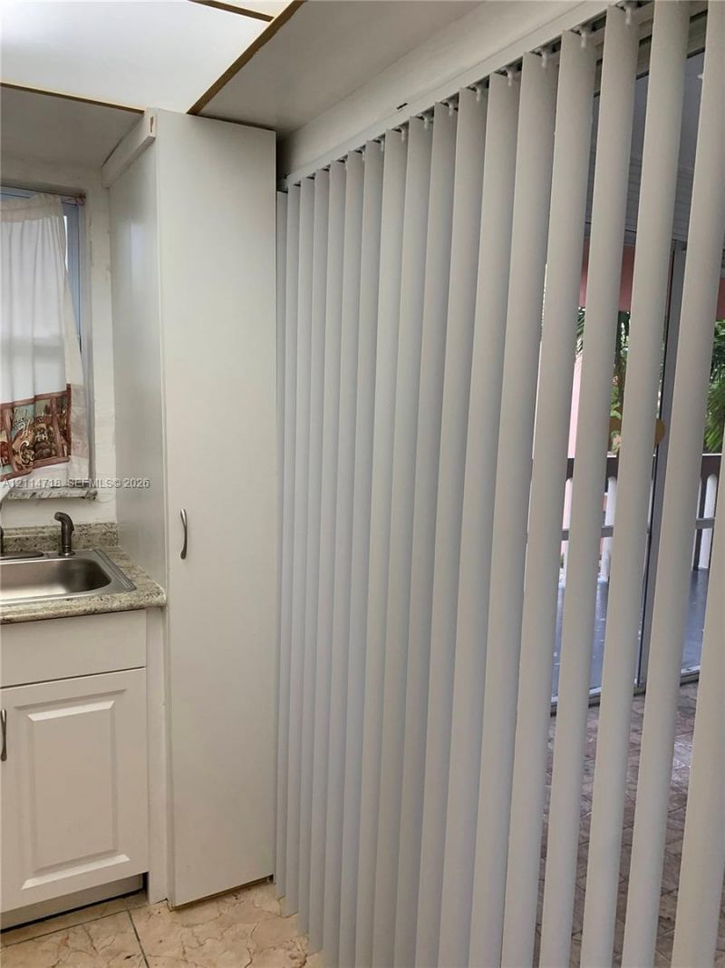 180 NE 12th Ave , Unit 14D, Hallandale Beach, FL 33009 Photo
