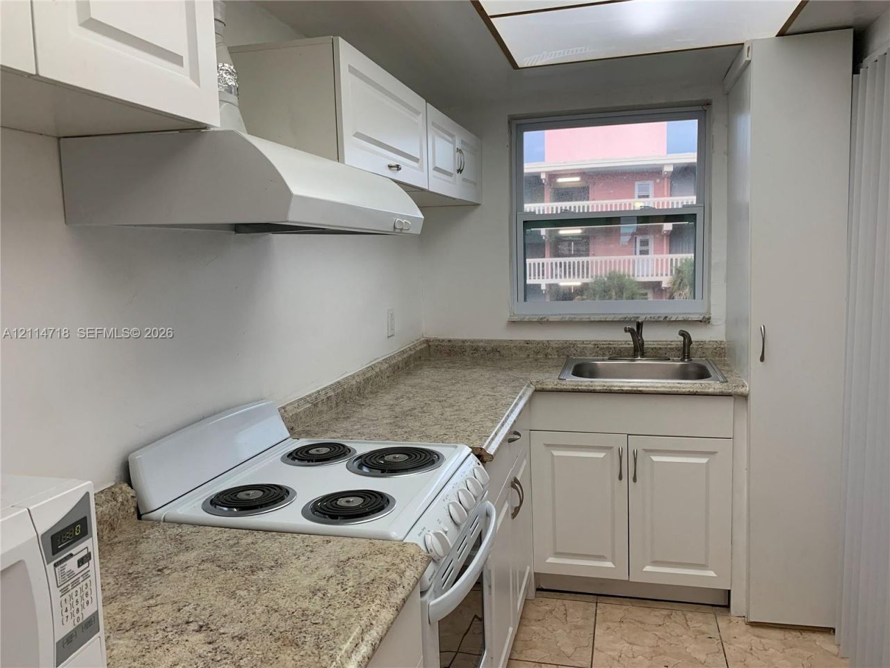 180 NE 12th Ave , Unit 14D, Hallandale Beach, FL 33009 Photo