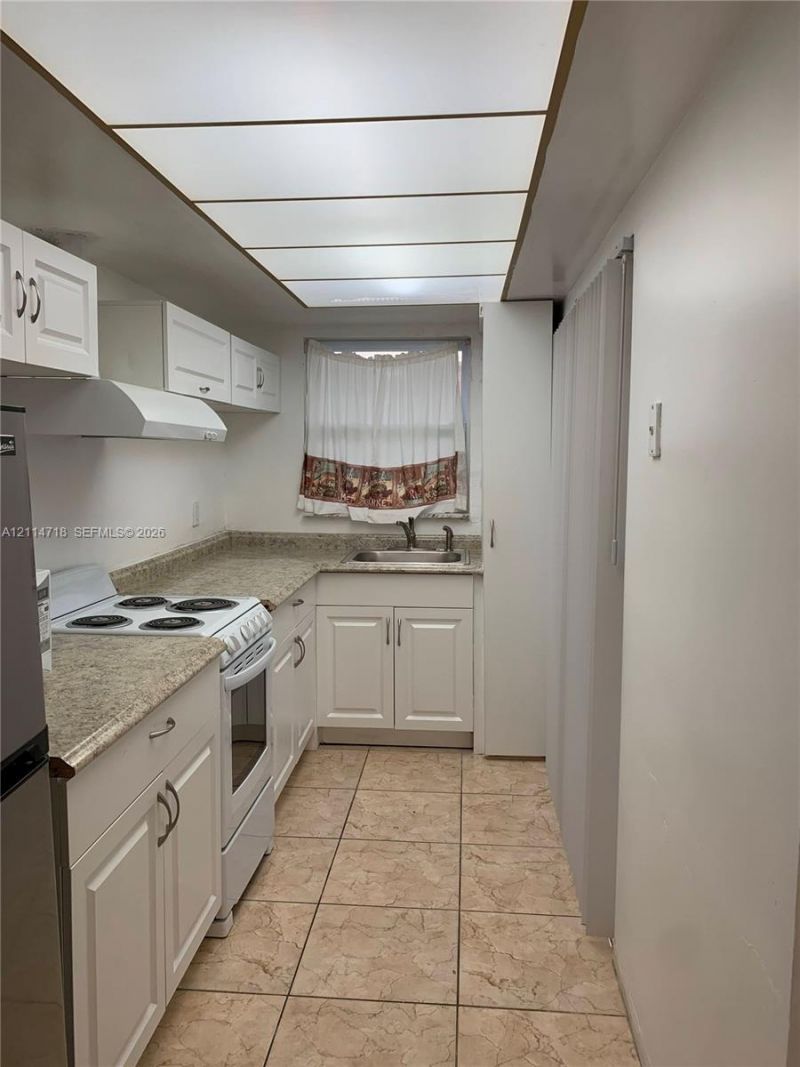 180 NE 12th Ave , Unit 14D, Hallandale Beach, FL 33009 Photo