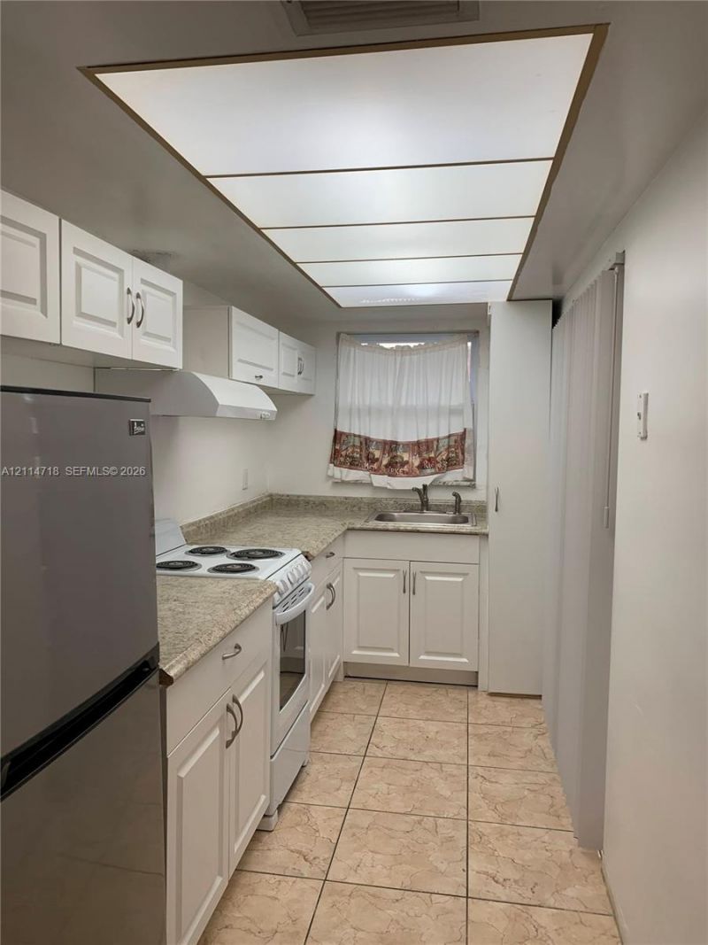 180 NE 12th Ave , Unit 14D, Hallandale Beach, FL 33009 Photo