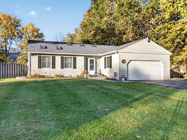 65 E Lynnwood Drive , Hebron, OH 43025