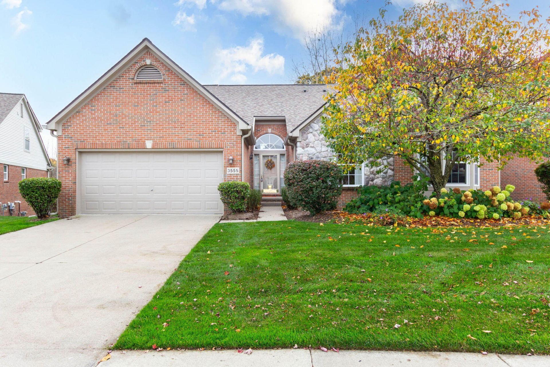 3555 Lexington Drive, Auburn Hills, MI 48326 Main Photo