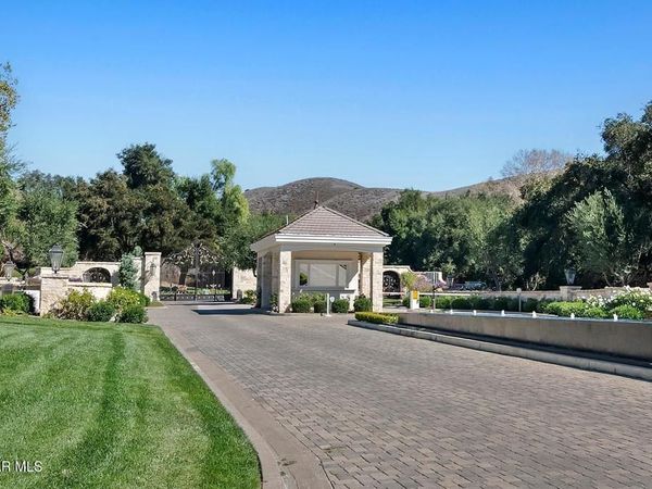 1087 Country Valley Road, Thousand Oaks, CA 91362