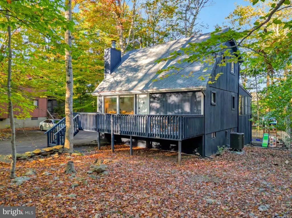 1127 KENSINGTON DRIVE , TOBYHANNA, PA 18466