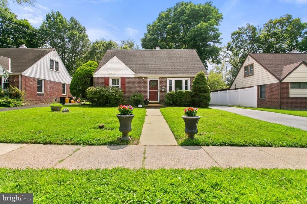 30 YALE SQUARE , MORTON, PA 19070