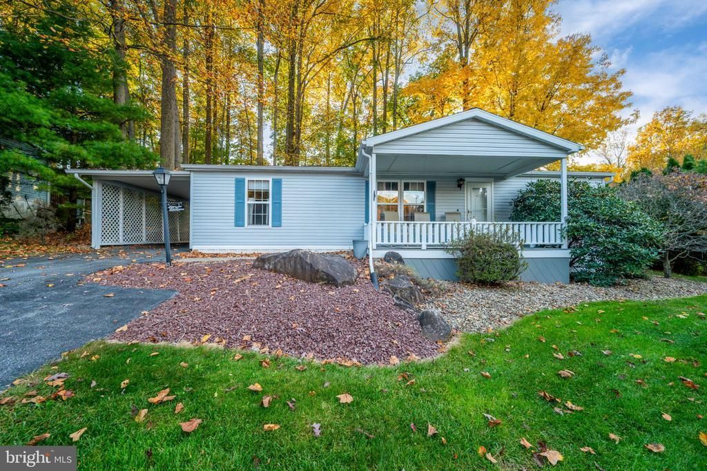 2 OAK LANE , MANHEIM, PA 17545