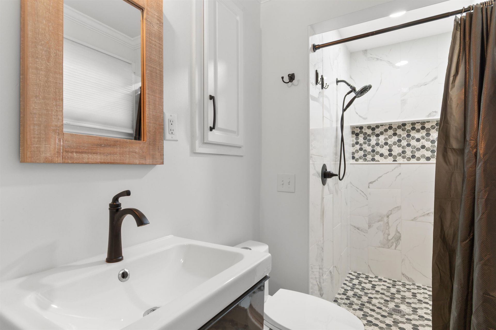 735 Yellowwood Ave.  Photo 4