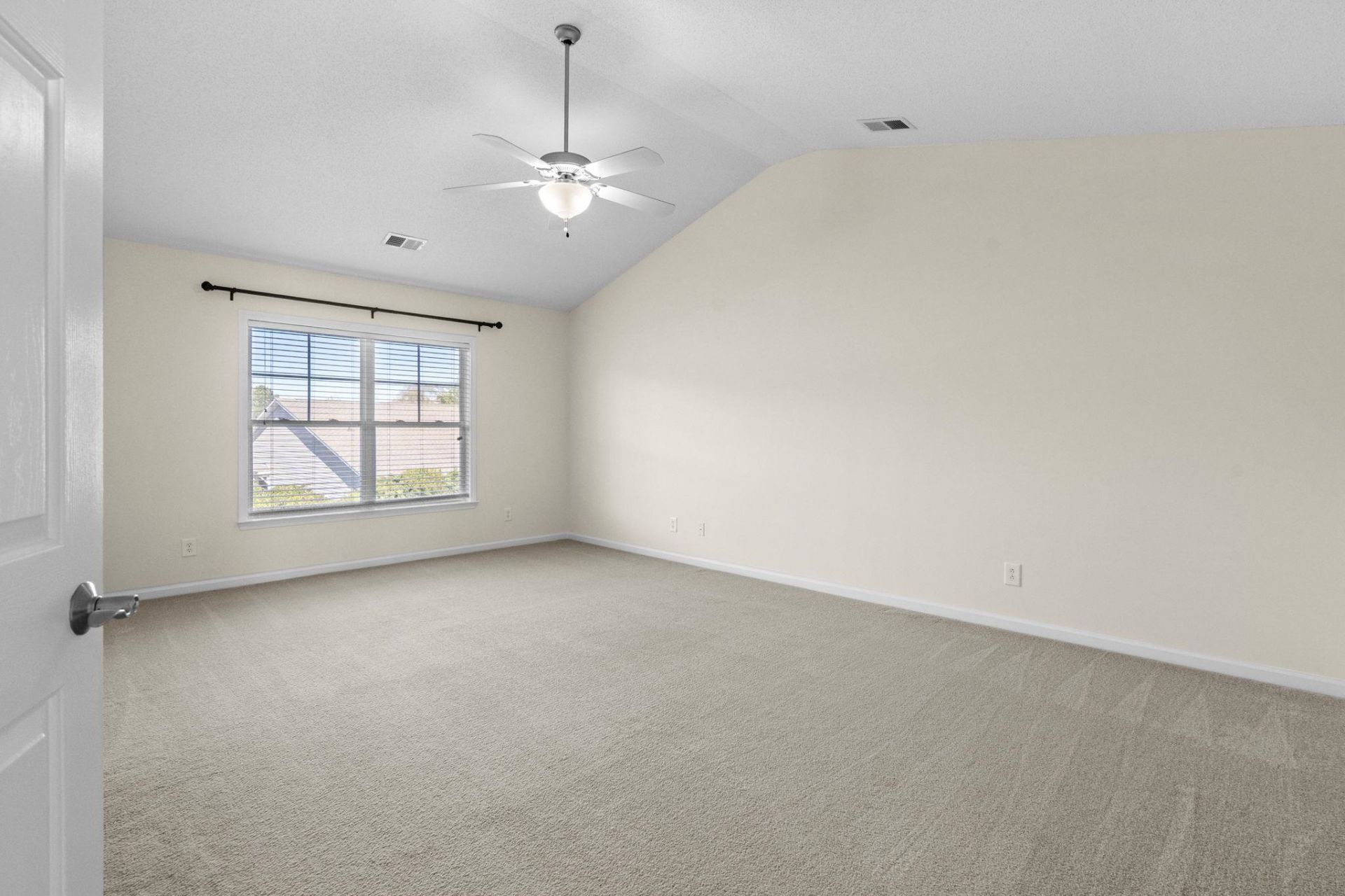 189 Fulbourn Pl. Photo 39