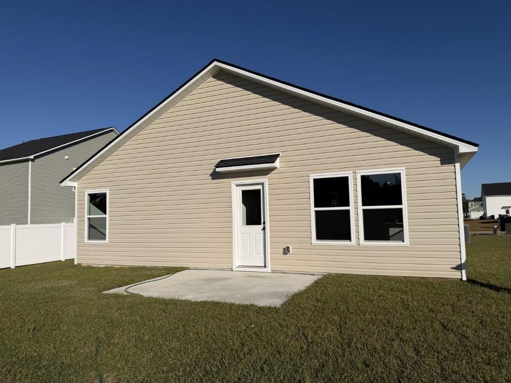 594 Cambria Dr Photo 4