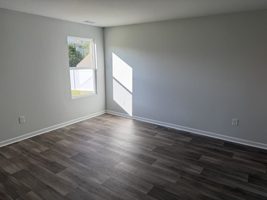 594 Cambria Dr Photo 9