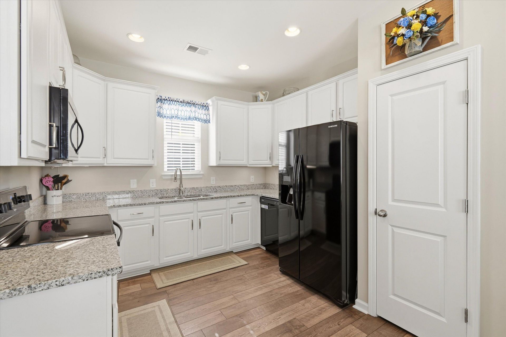 840 Winthrop Street Photo 8