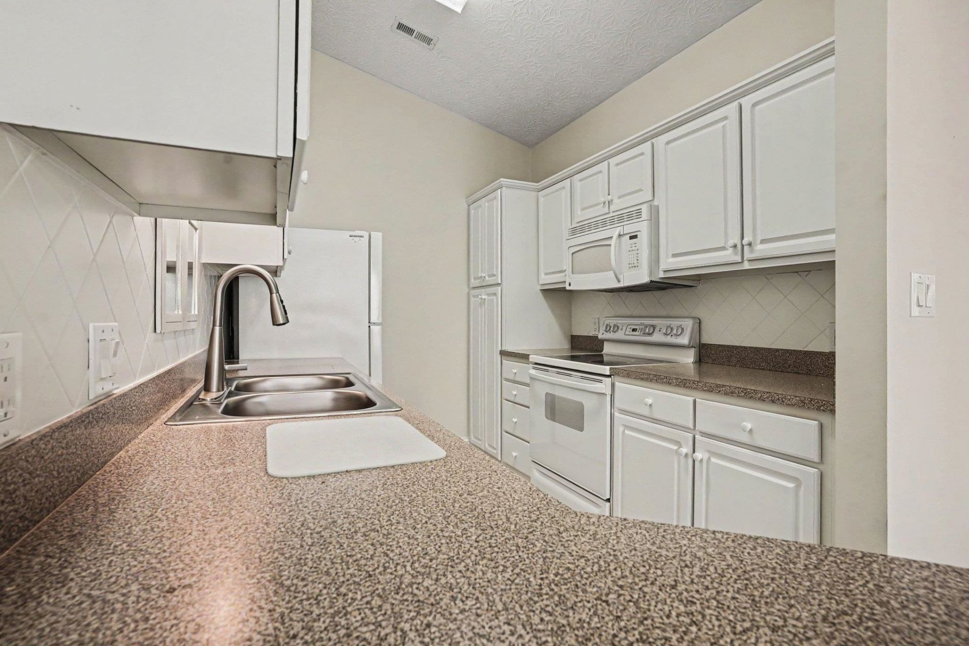 875 Palmetto Trail  Photo 9
