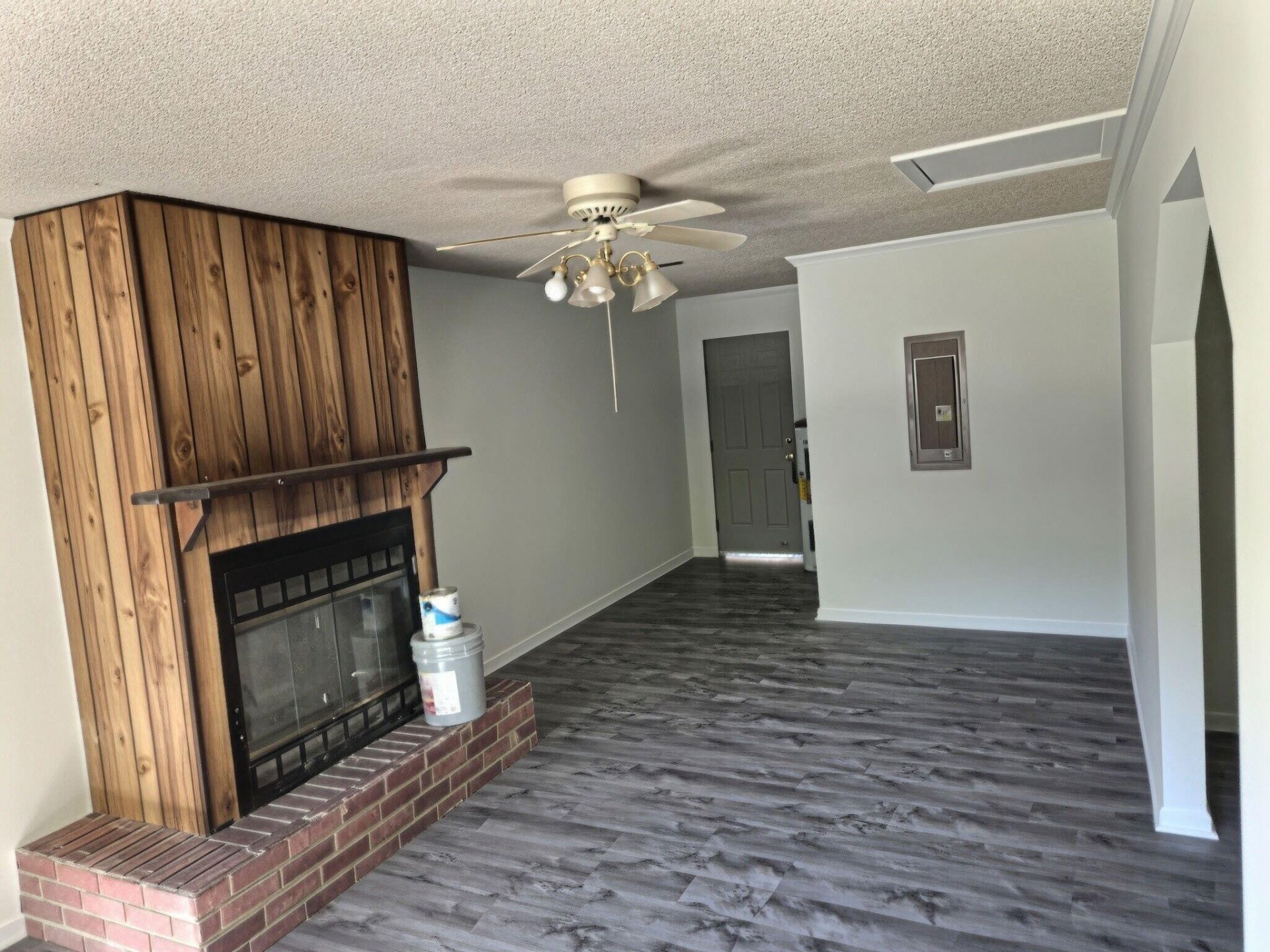 203 Eagle Drive Photo 4