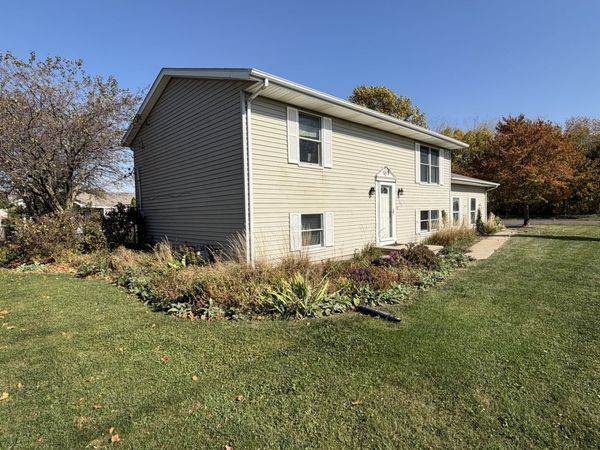 165 E Clay Street , El Paso, IL 61738