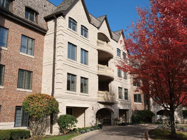 1800 Amberley Court , Unit 204, Lake Forest, IL 60045