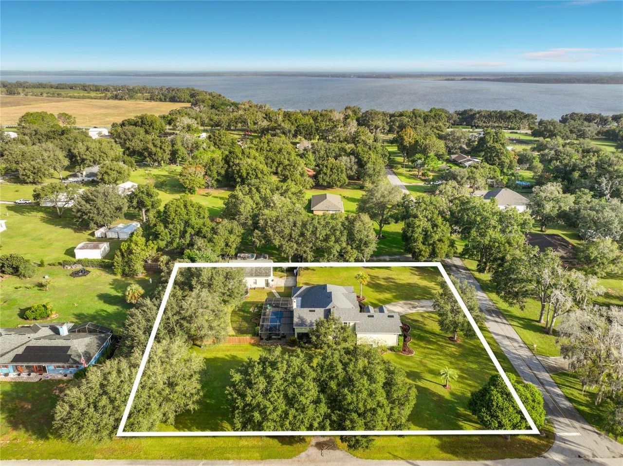 37011 Lake Yale Place , Grand Island, FL 32735 Photo