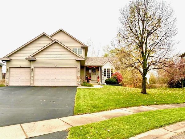 4952 Fairoaks Circle N, Hugo, MN 55038
