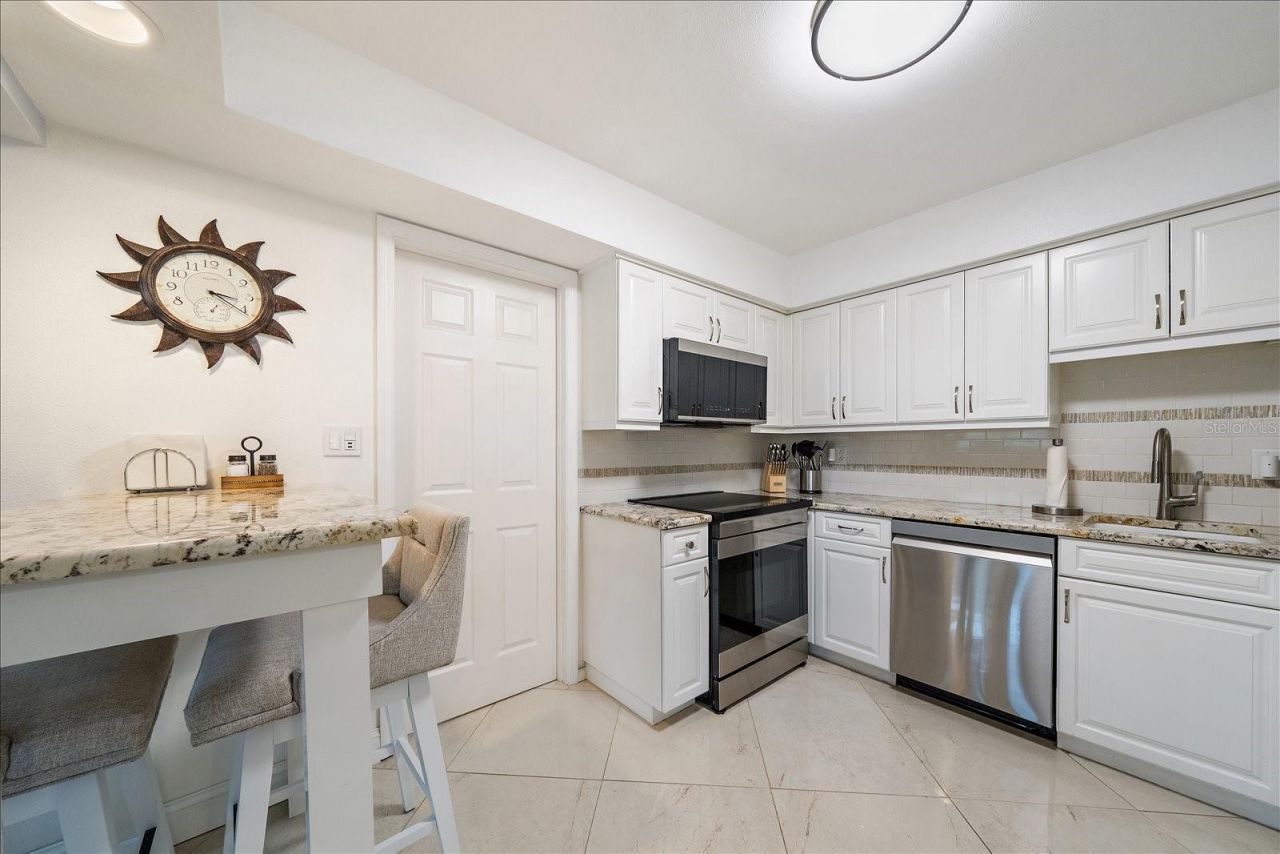 575 Sutton Place , Longboat Key, FL 34228 Photo