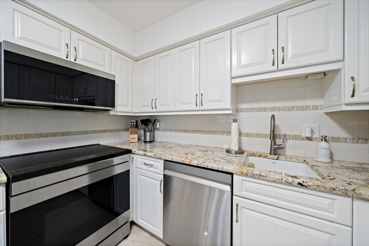 575 Sutton Place , Longboat Key, FL 34228 Photo