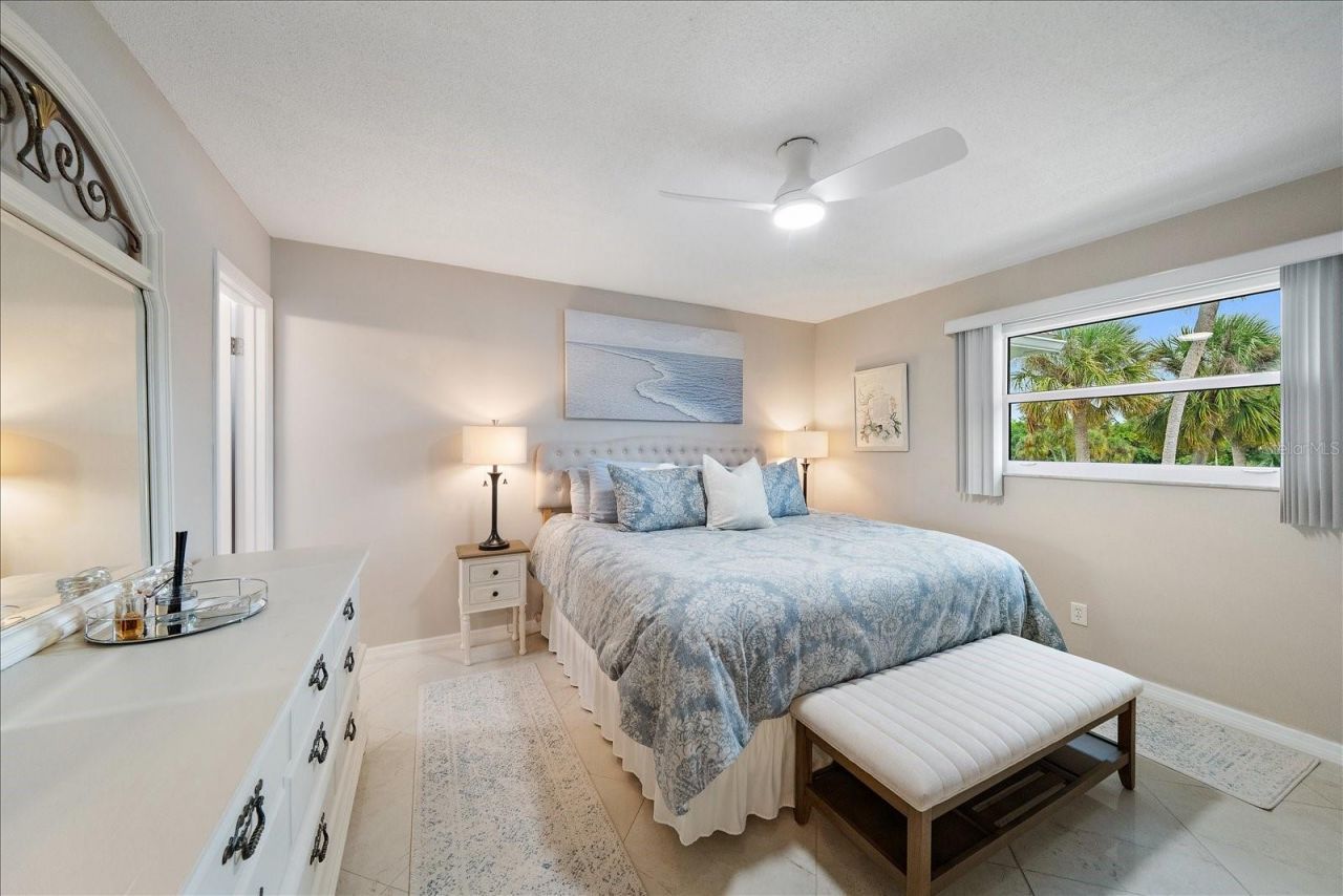 575 Sutton Place , Longboat Key, FL 34228 Photo