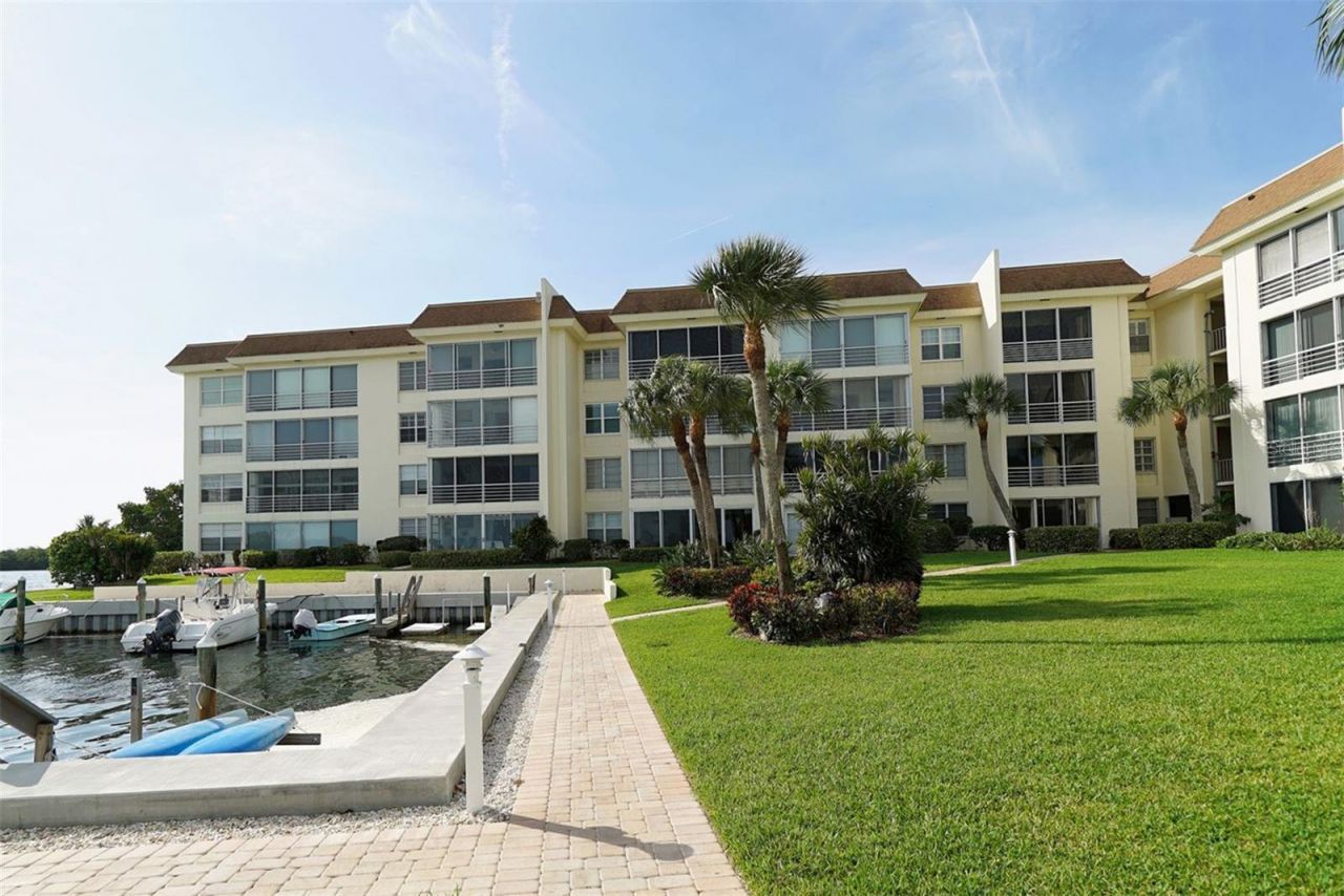 575 Sutton Place , Longboat Key, FL 34228 Photo