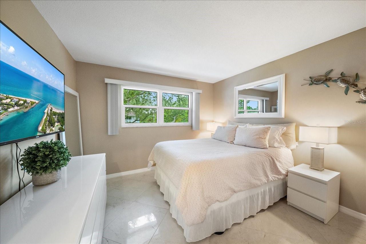 575 Sutton Place , Longboat Key, FL 34228 Photo