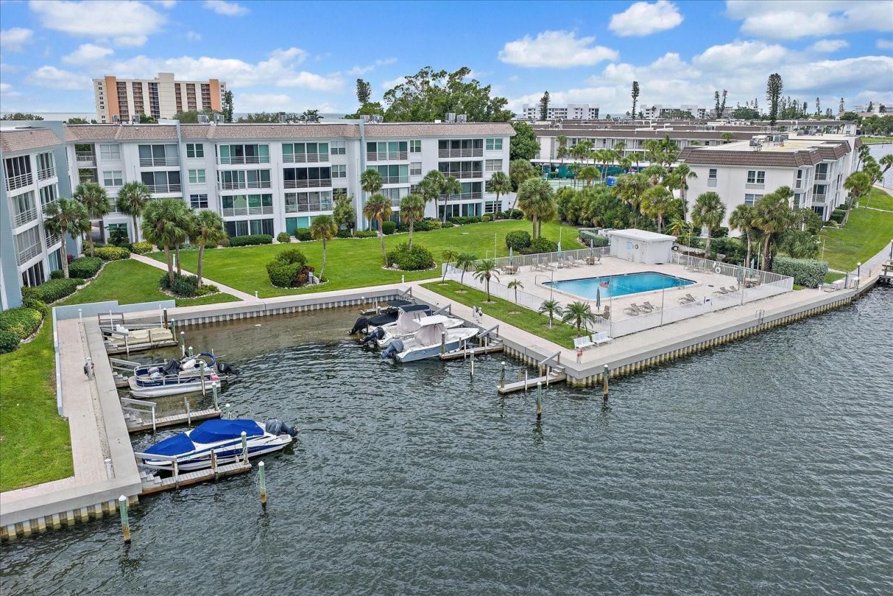 575 Sutton Place , Longboat Key, FL 34228 Photo