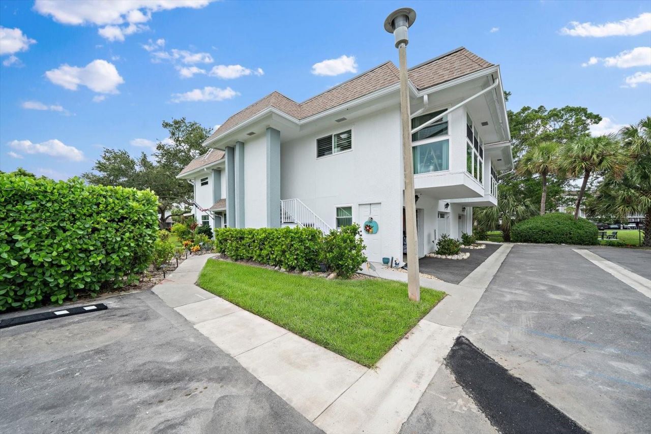575 Sutton Place , Longboat Key, FL 34228 Photo