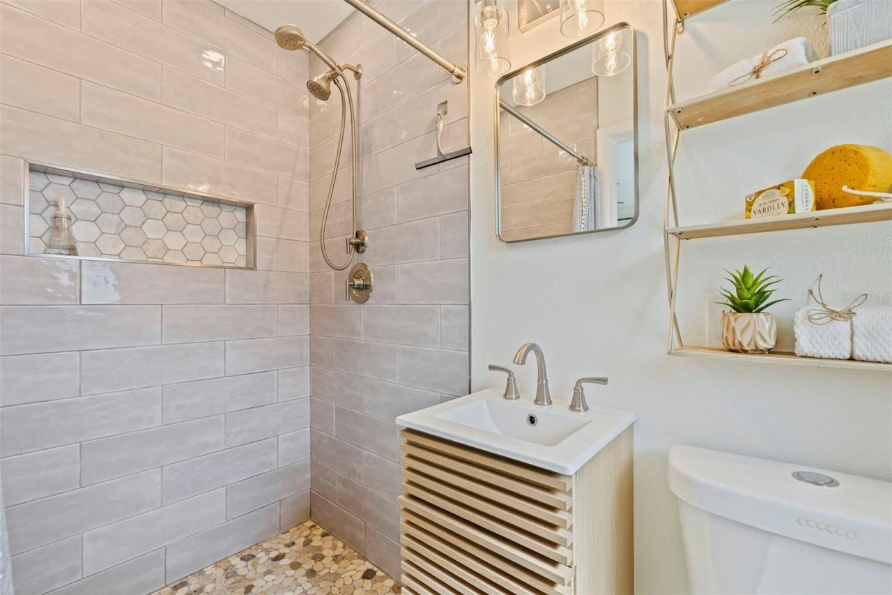 1825 Cleveland Street , Clearwater, FL 33765 Photo