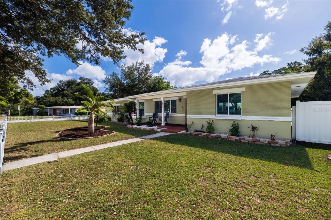 1825 Cleveland Street , Clearwater, FL 33765 Photo