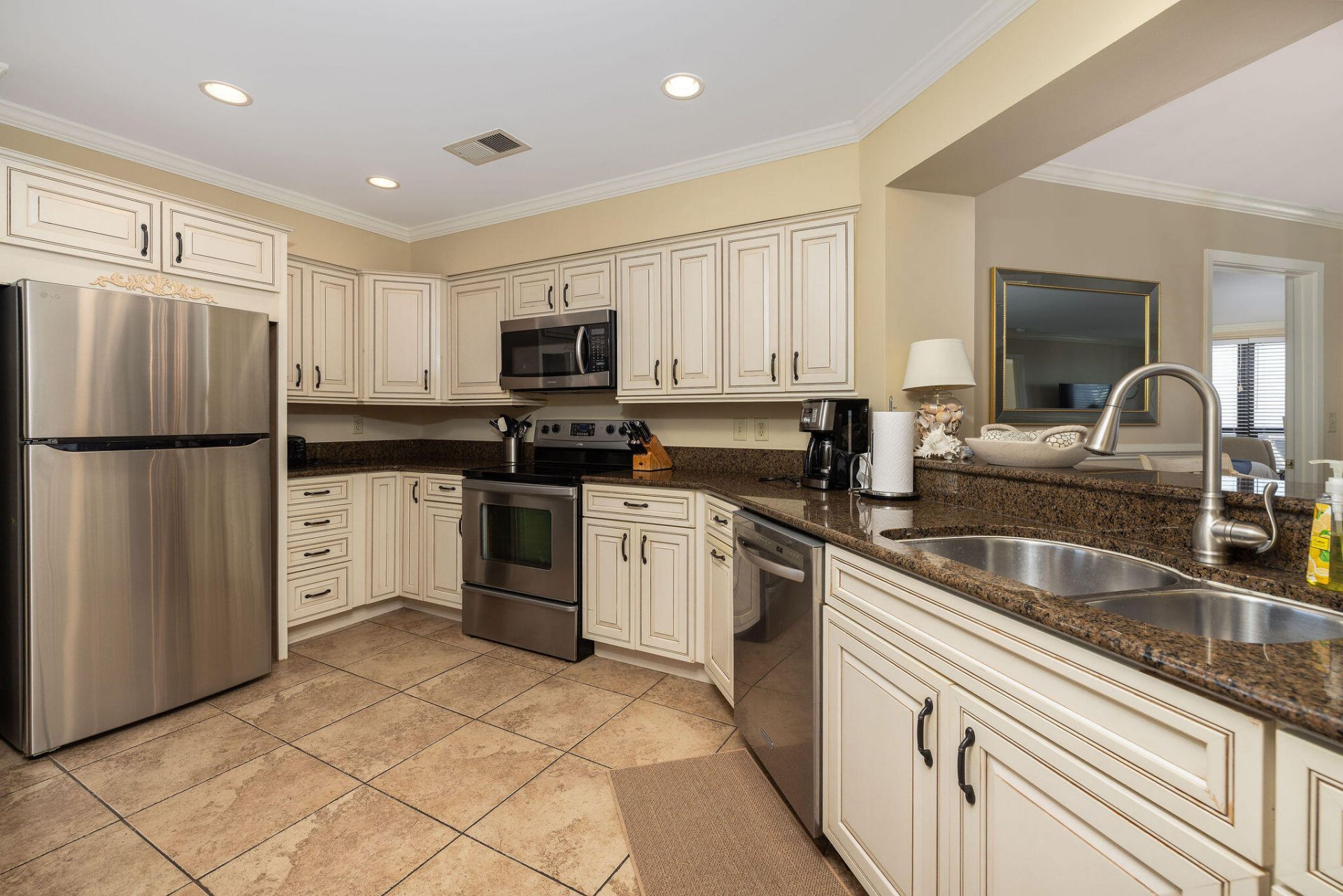 8000 Palmetto Drive Photo 6
