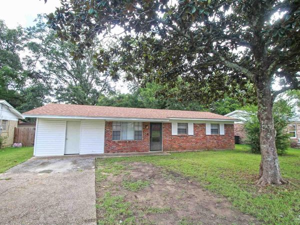 404 Ladybird Ln, Pensacola, FL 32503