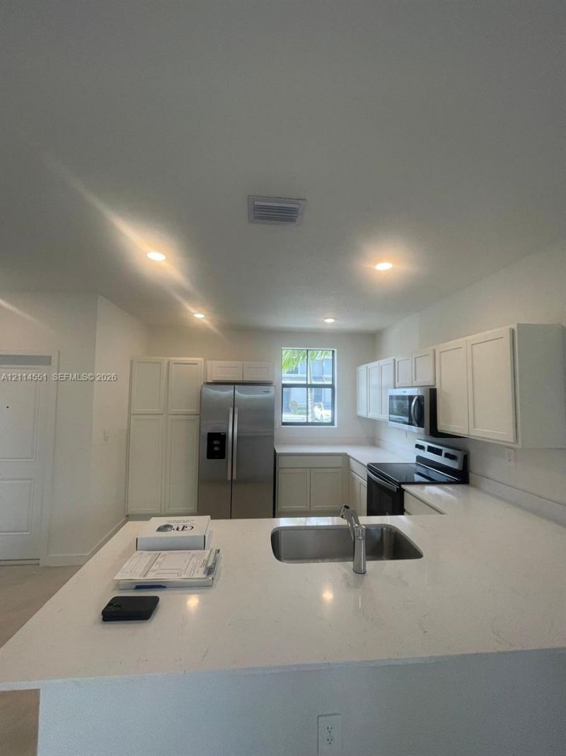 457 NE 12th St , Florida City, FL 33034 Photo