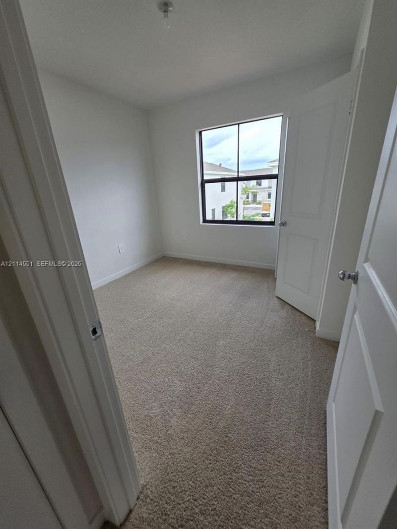 457 NE 12th St , Florida City, FL 33034 Photo