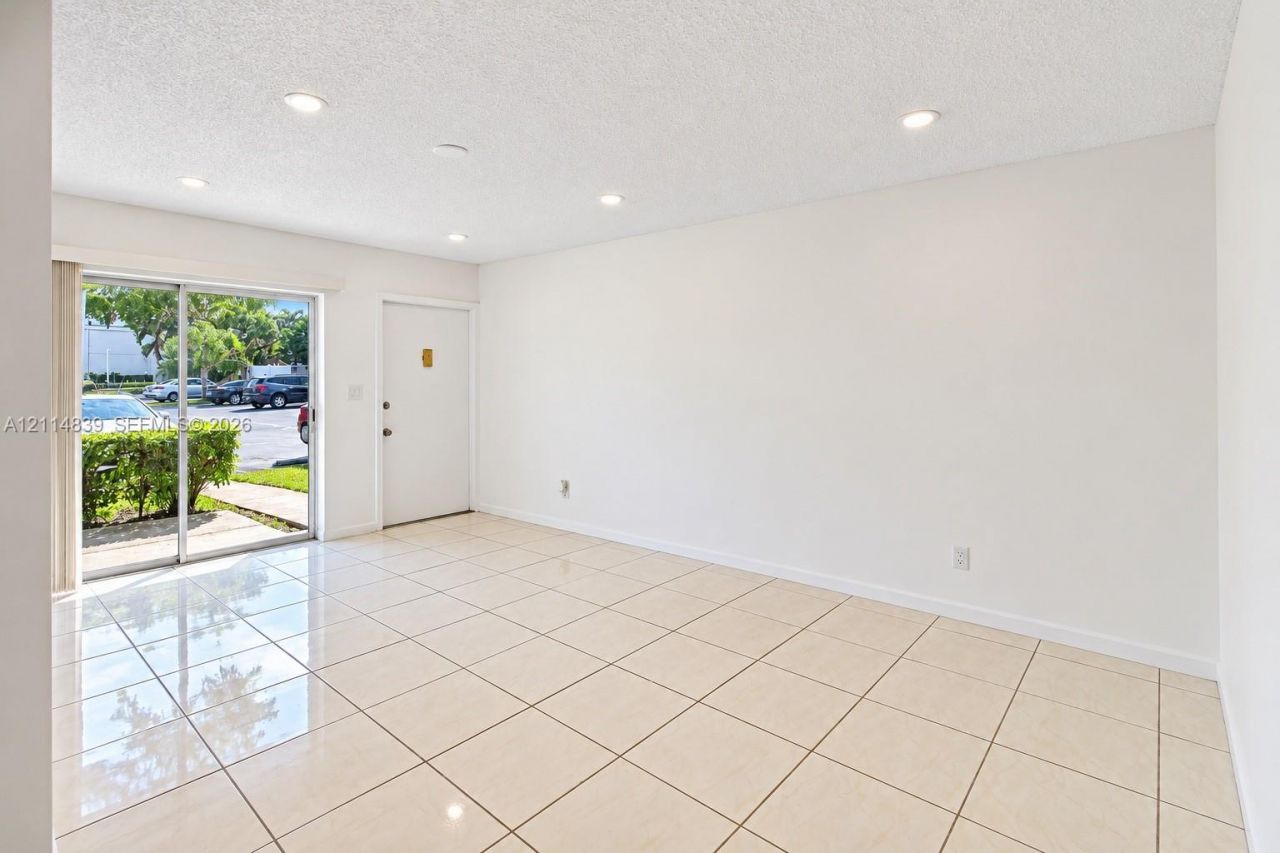 3000 NW 5th Ter , Unit 131, Pompano Beach, FL 33064 Photo